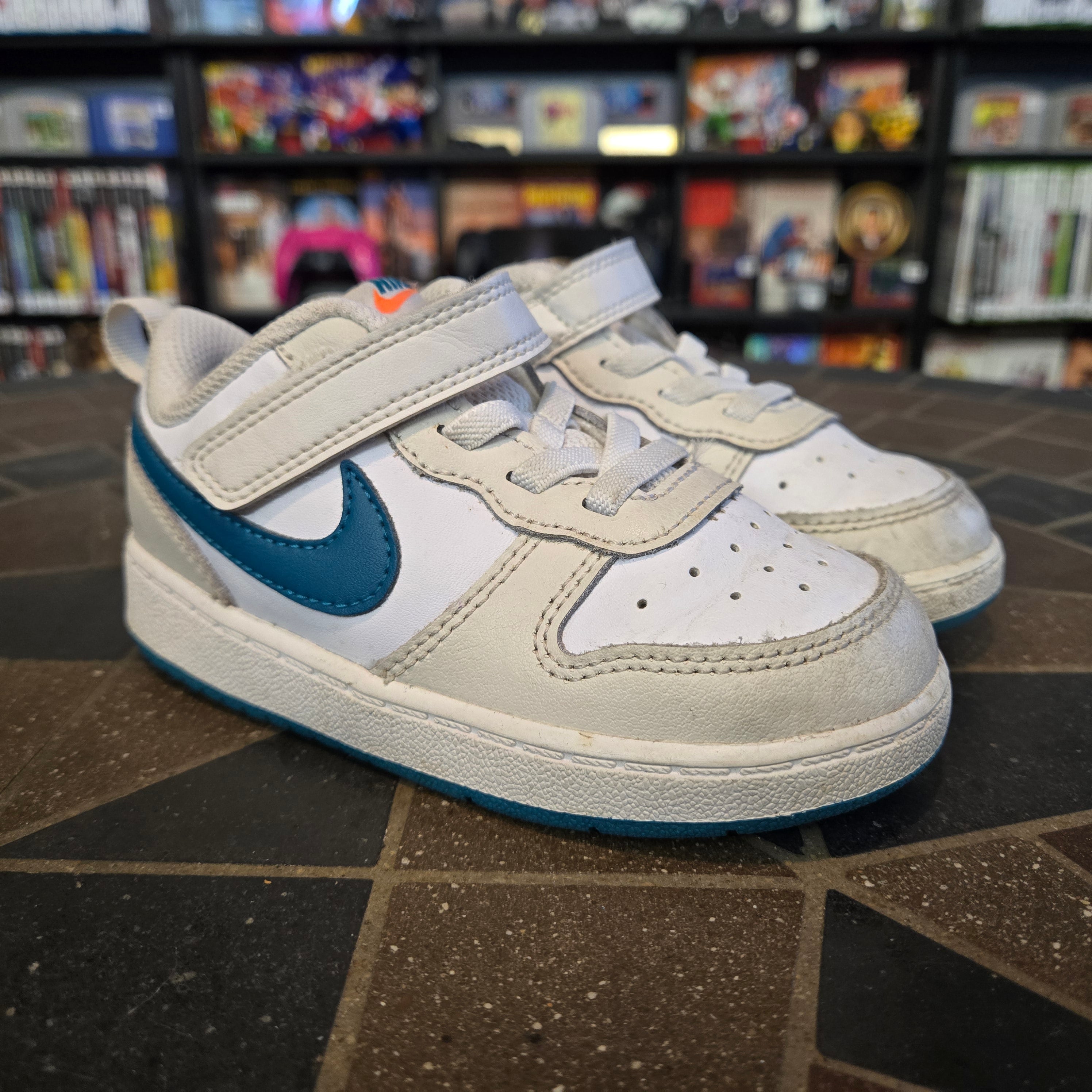 Kids Nike Court Borough Low 2 GS Size 8C White Teal BQ5453-017 Good Shape