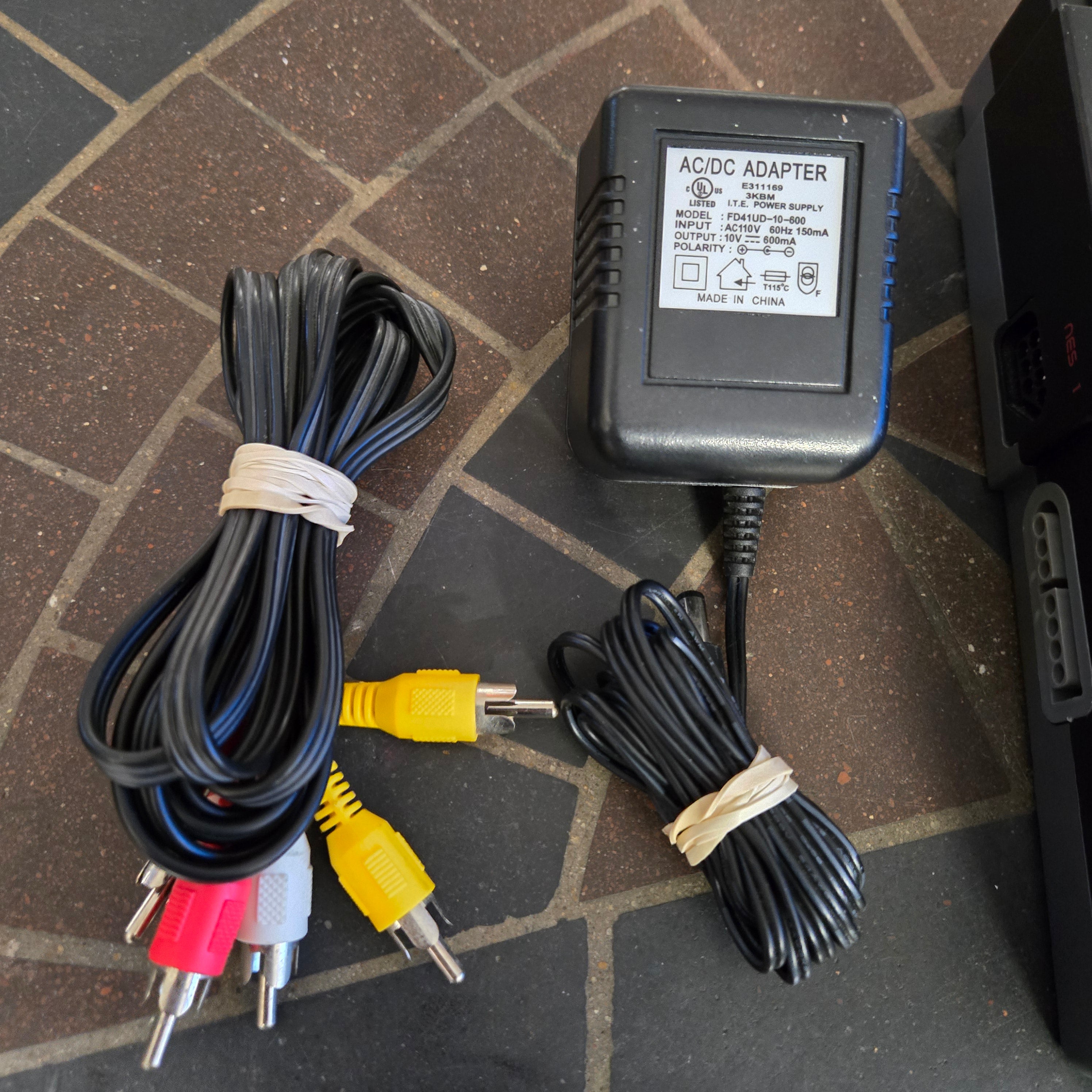 Hyperkin RetroN 2 HD Gaming Console Plays Nintendo NES Super SNES TESTED WORKING