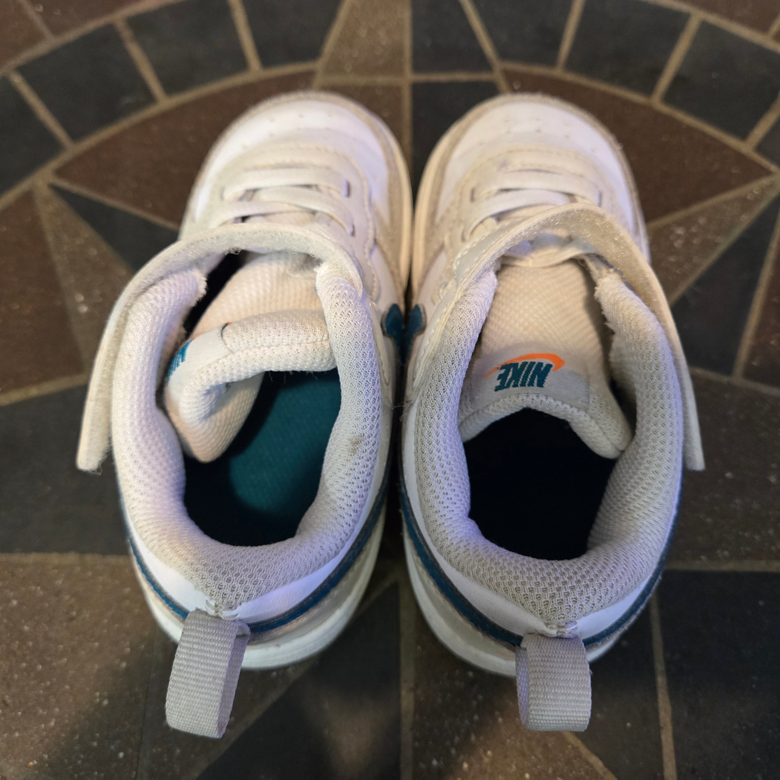 Kids Nike Court Borough Low 2 GS Size 8C White Teal BQ5453-017 Good Shape