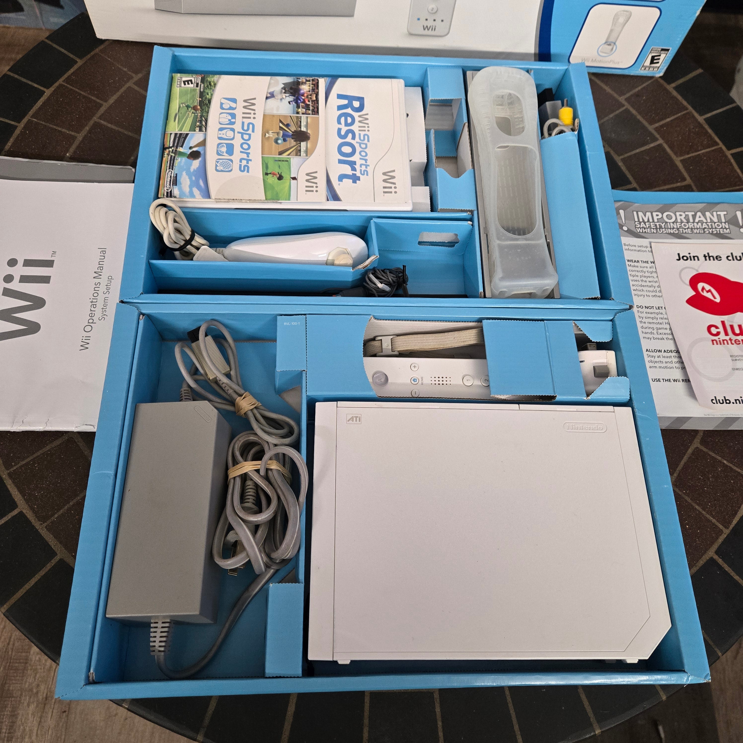 RARE Nintendo Wii Console Sports & Resort Special Value Edition Bundle in Box!