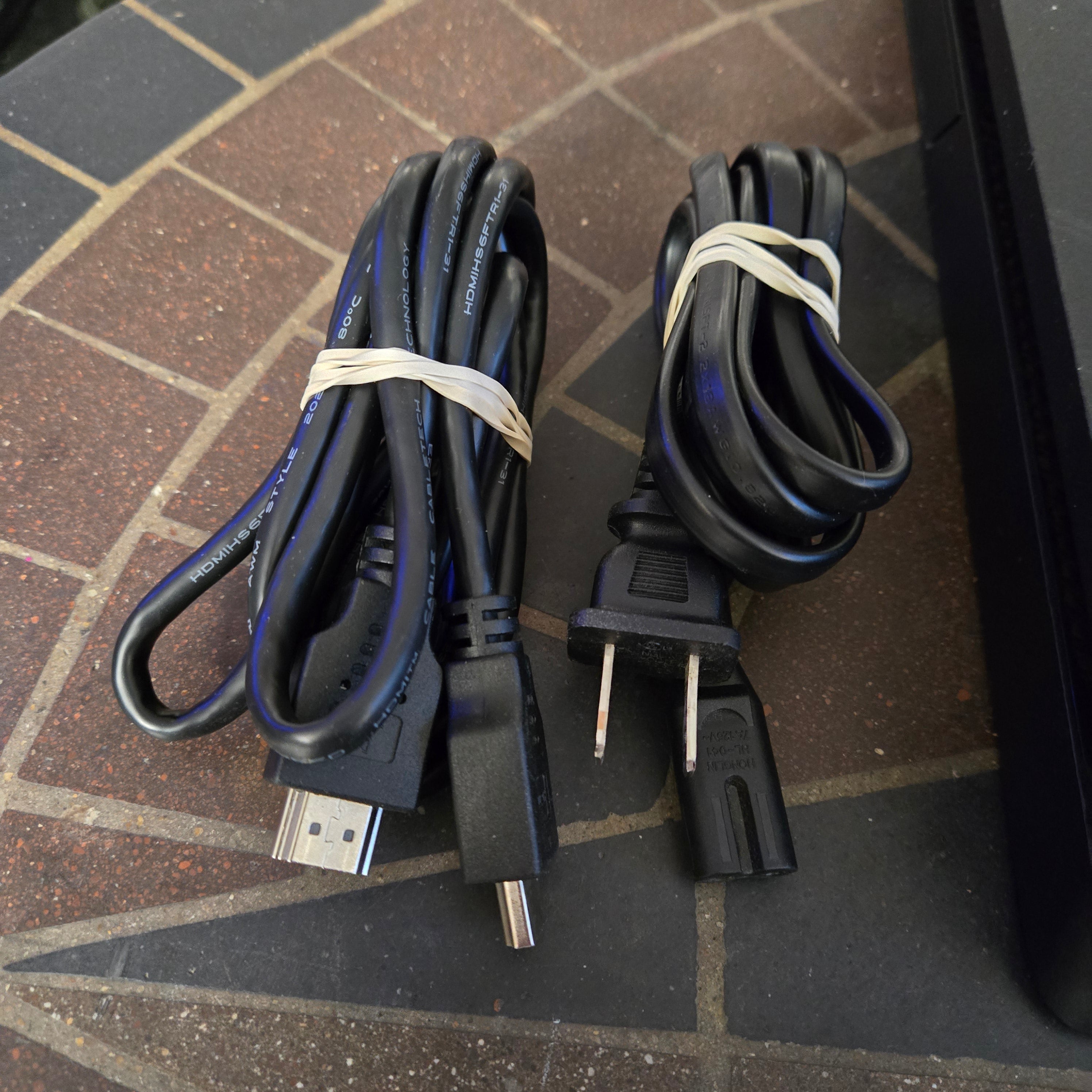 Sony Playstation 4 PS4 500GB Slim Console, Controller & Cords - TESTED & RESET!