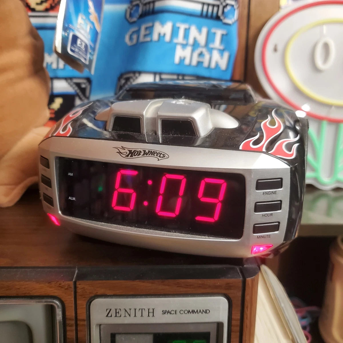 Hot Wheels Alarm Clock AM/FM Radio Projector Nightlight Engine Sounds Black