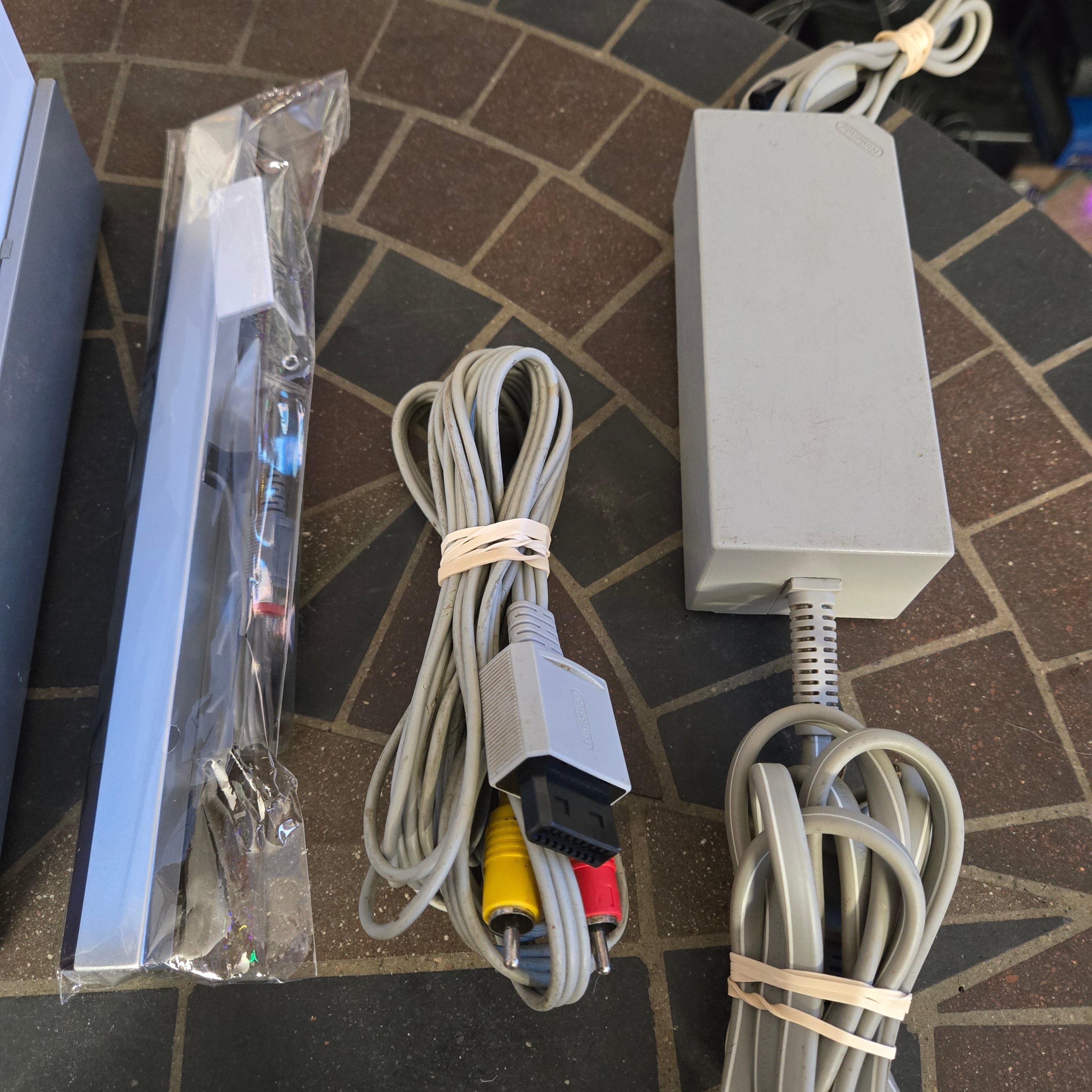 Nintendo Wii Console White, Cords, Controller & Nunchuk Cleaned, Tested & Reset!