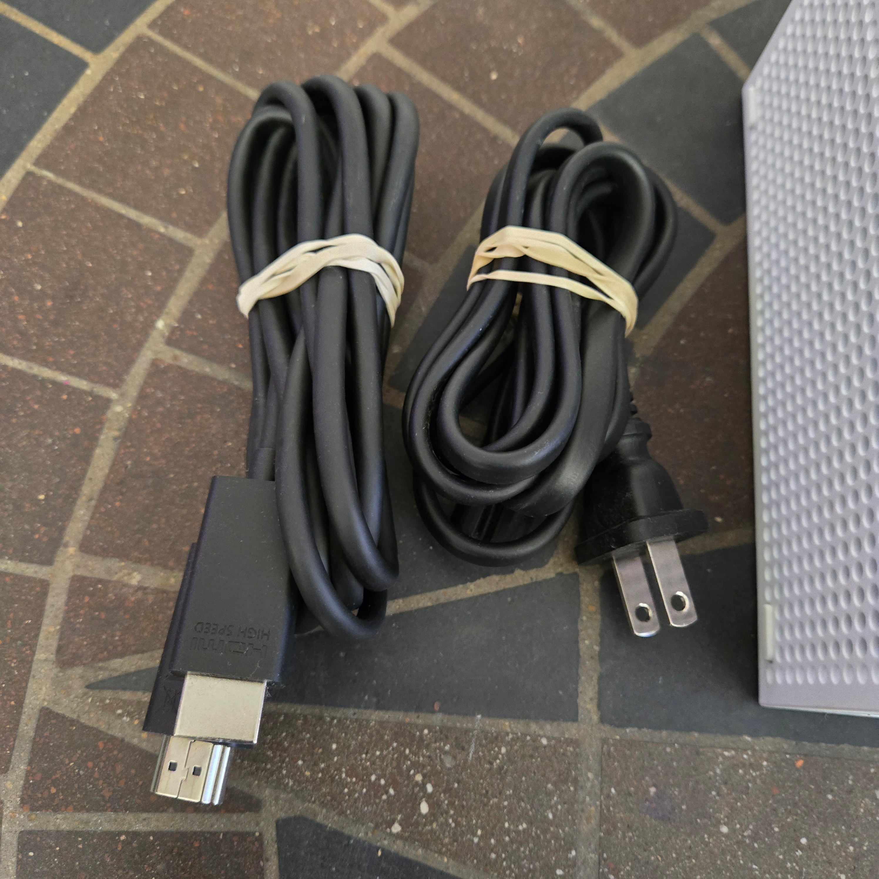 Microsoft Xbox Series S 512GB White Console, Controller & Cords - TESTED & RESET