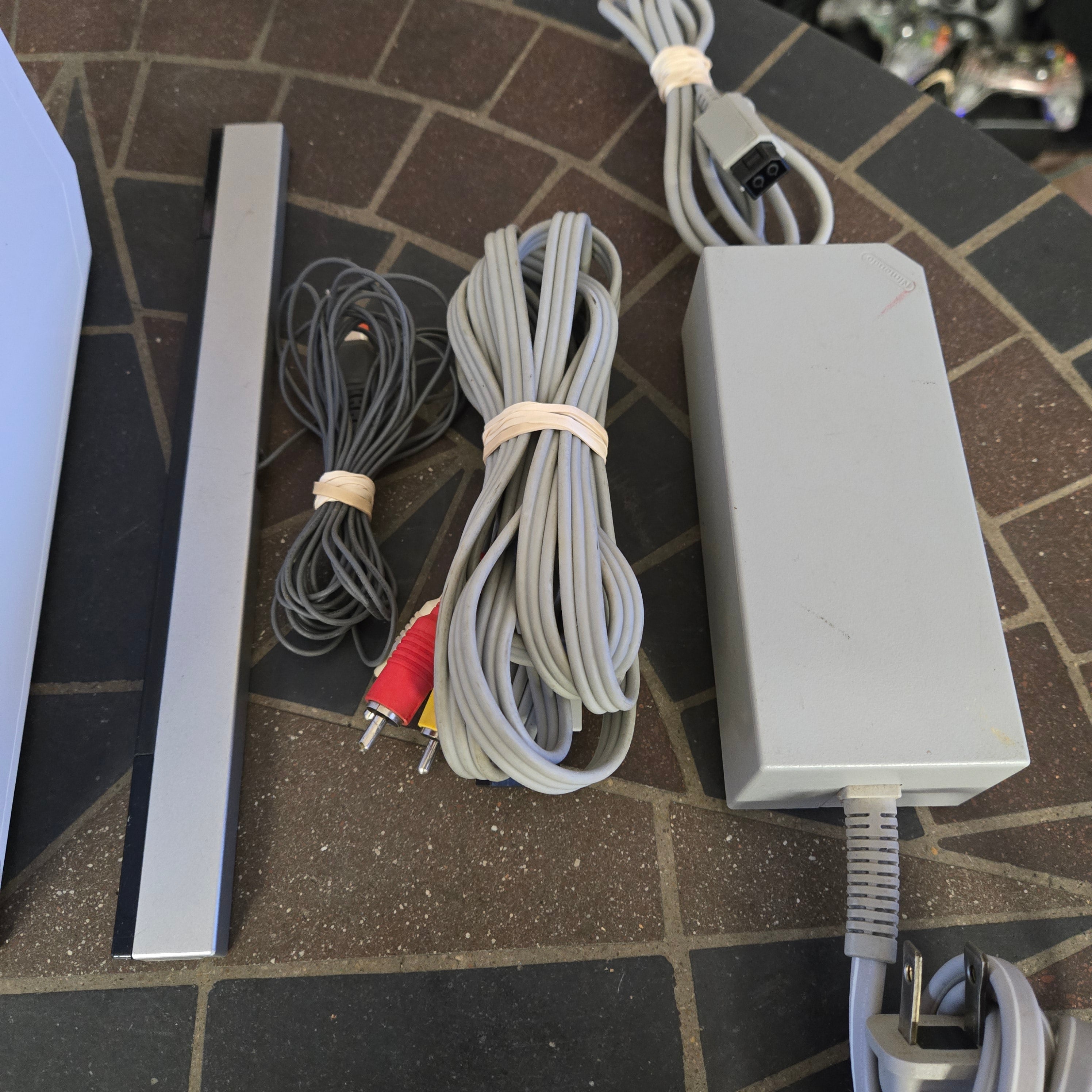 Nintendo Wii Console White, Cords, Controller & Nunchuk Cleaned, Tested & Reset