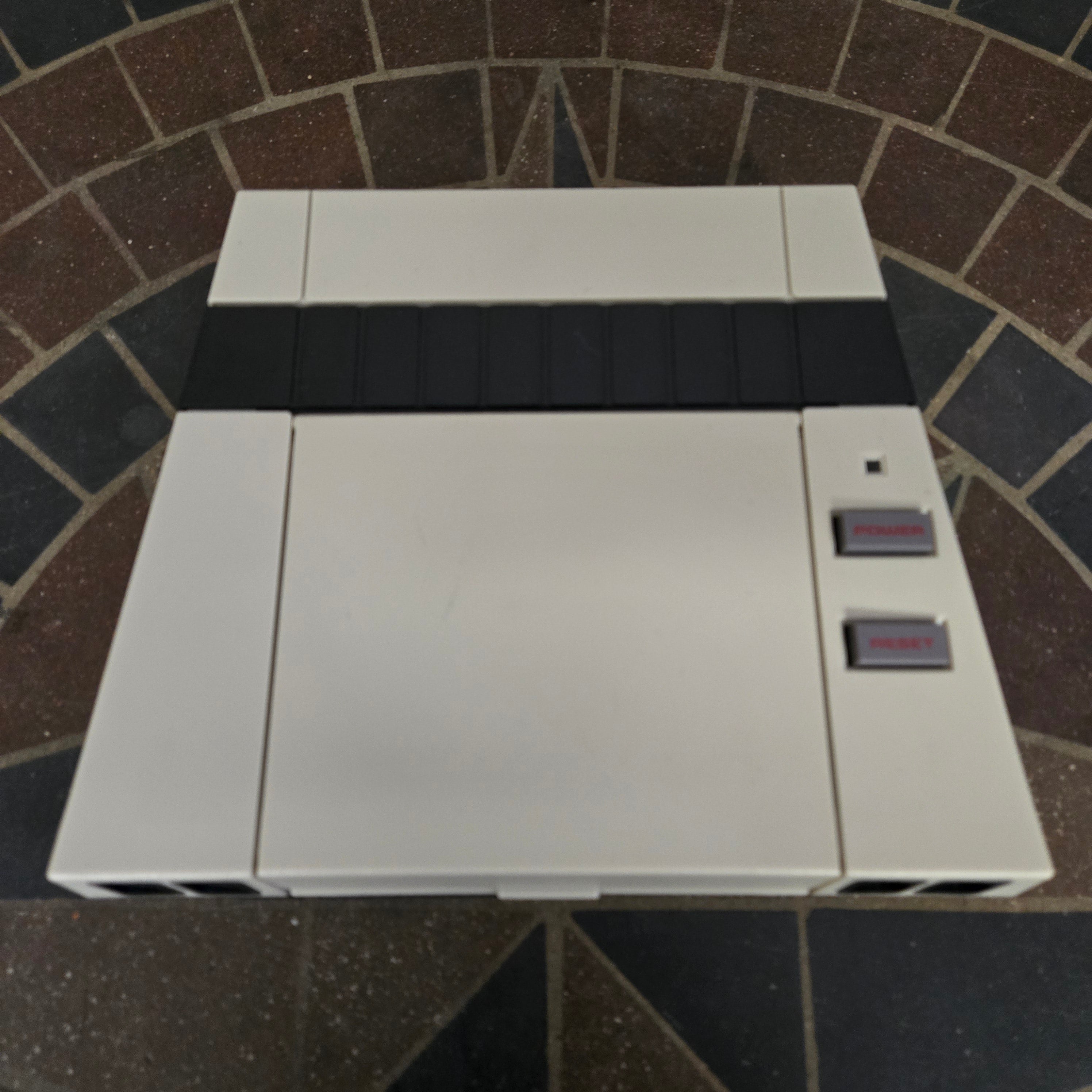 Discontinued RetroUSB AVS FPGA HDMI Console Nintendo NES, OEM Controller & Cords